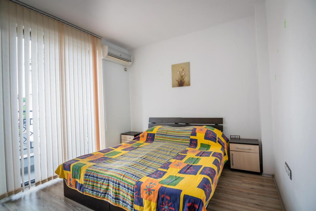 Cozy One-Bedroom Apartment In Night Breeze Burgas Exteriör bild